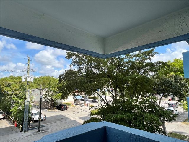 5050 NW 7th Street 220, Miami, FL 33126