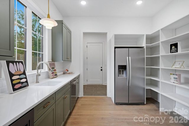 1117 Lomax Avenue, Charlotte, NC 28211