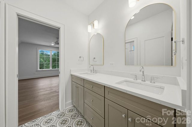 1117 Lomax Avenue, Charlotte, NC 28211