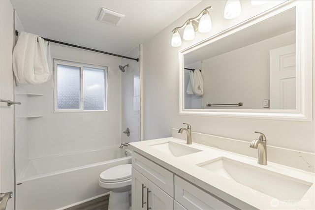 4424 S Holly Street, Seattle, WA 98118