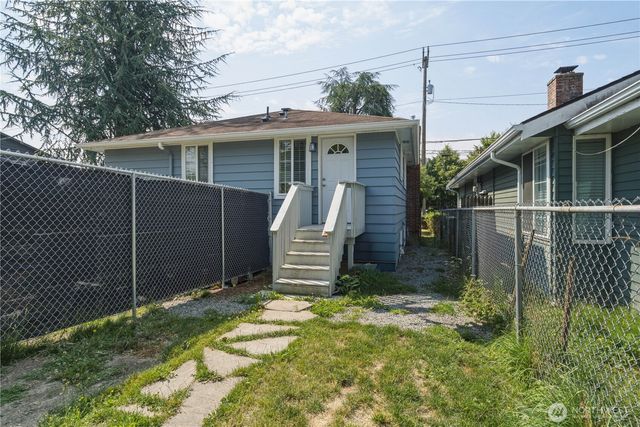 4424 S Holly Street, Seattle, WA 98118