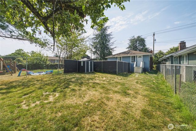 4424 S Holly Street, Seattle, WA 98118