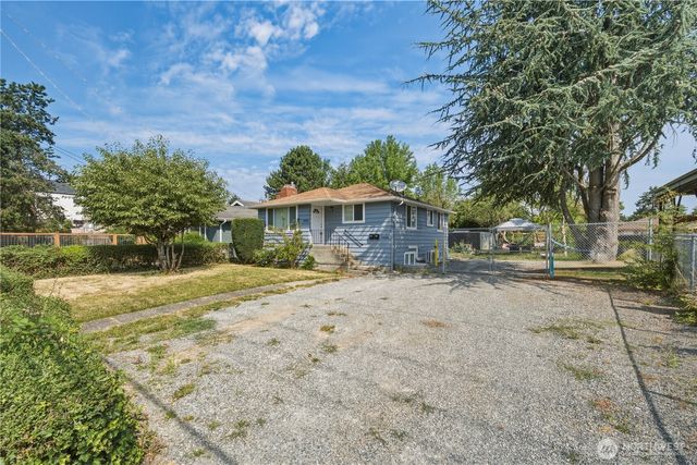 4424 S Holly Street, Seattle, WA 98118