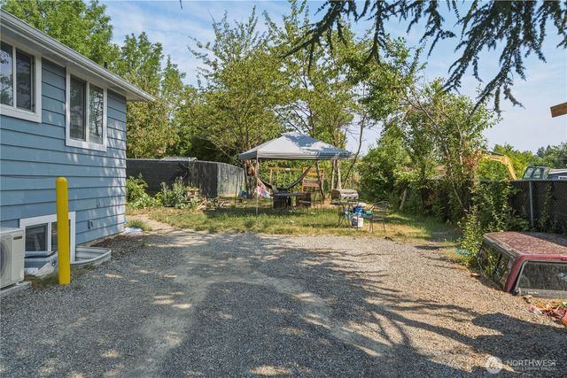 4424 S Holly Street, Seattle, WA 98118