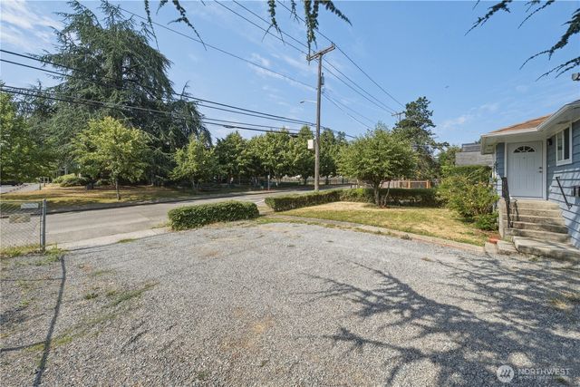 4424 S Holly Street, Seattle, WA 98118