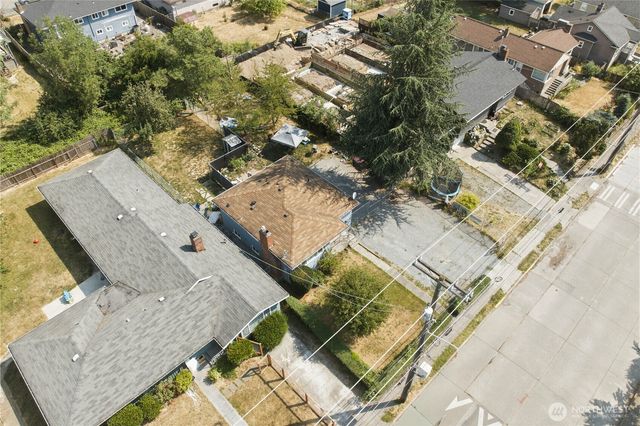 4424 S Holly Street, Seattle, WA 98118