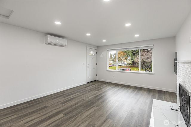4424 S Holly Street, Seattle, WA 98118