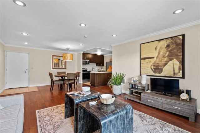 603 S Prospect Avenue 205, Redondo Beach, CA 90277