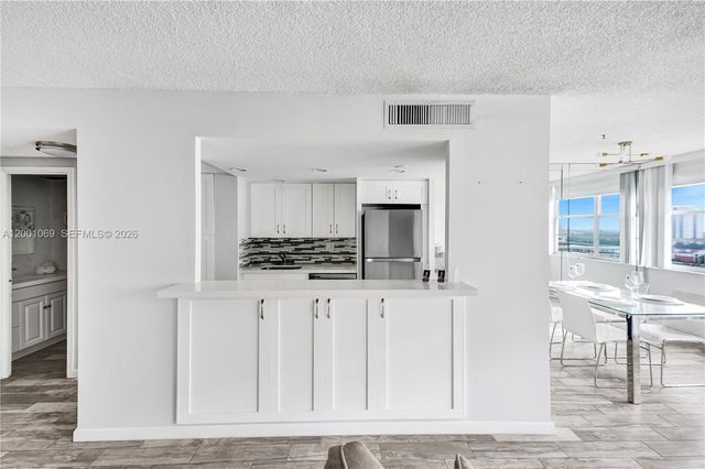 251 174th 1607, Sunny Isles Beach, FL 33160