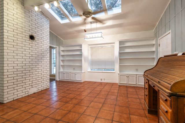 2704 W Twohig Avenue, San Angelo, TX 76901