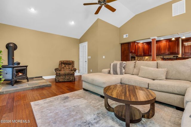 2 York Circle, Jackson, NJ 08527