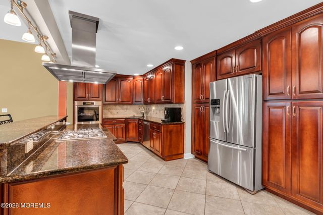 2 York Circle, Jackson, NJ 08527