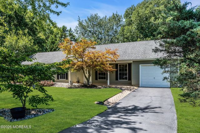 2 York Circle, Jackson, NJ 08527
