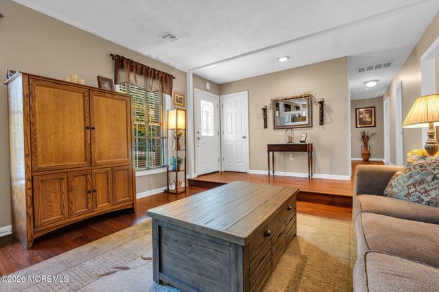 2 York Circle, Jackson, NJ 08527