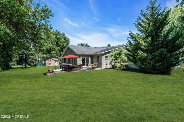 2 York Circle, Jackson, NJ 08527