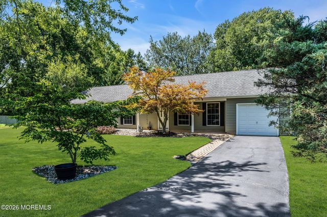 2 York Circle, Jackson, NJ 08527