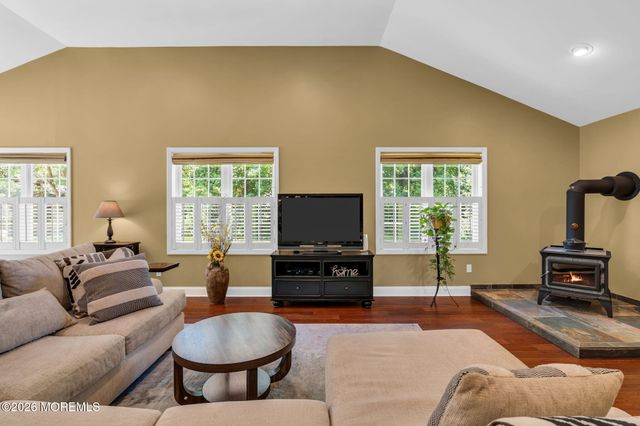 2 York Circle, Jackson, NJ 08527