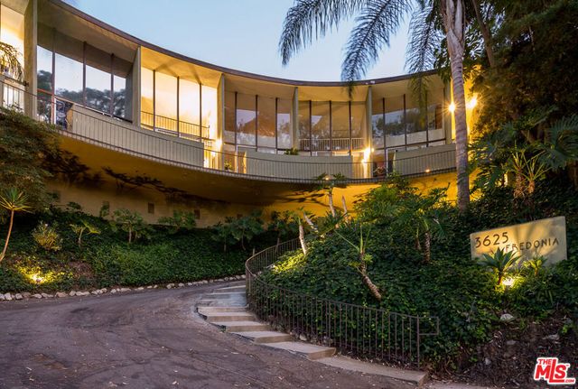 3625 Fredonia Drive 2, Los Angeles, CA 90068