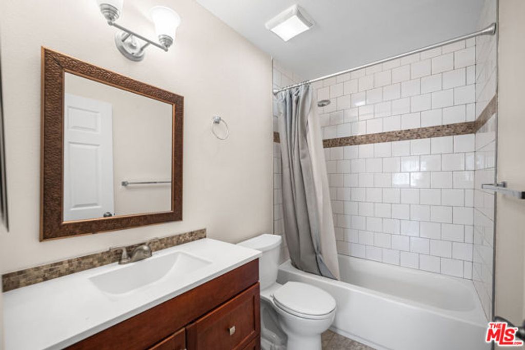 432 N Harvard Boulevard, Los Angeles, CA 90004