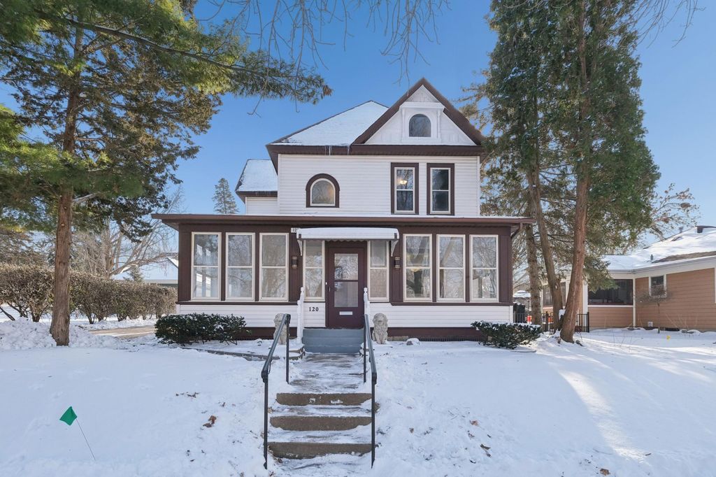 120 4th Avenue E, Shakopee, MN 55379