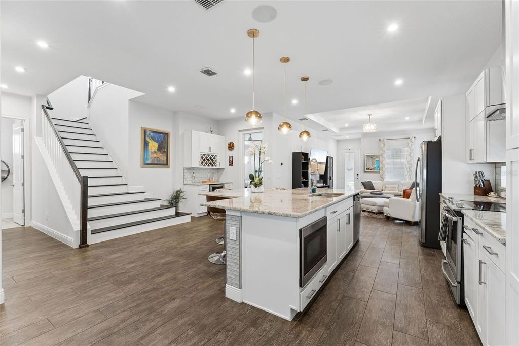 Image 11 of property listing at 8033 NEMOURS PARKWAY, Orlando, FL 32827