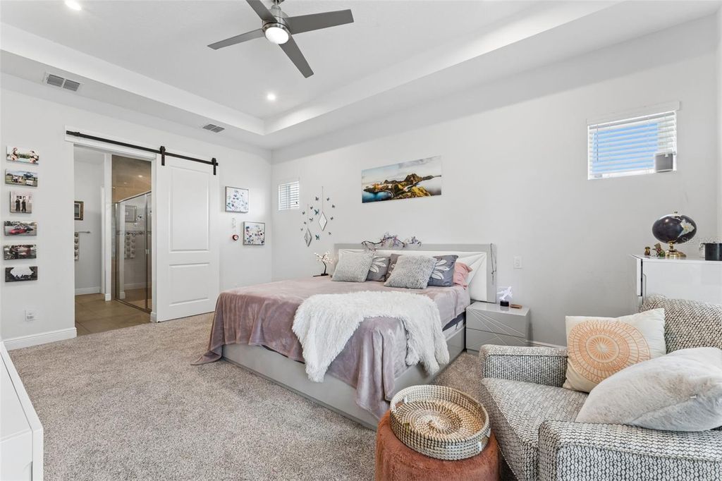 Image 13 of property listing at 8033 NEMOURS PARKWAY, Orlando, FL 32827