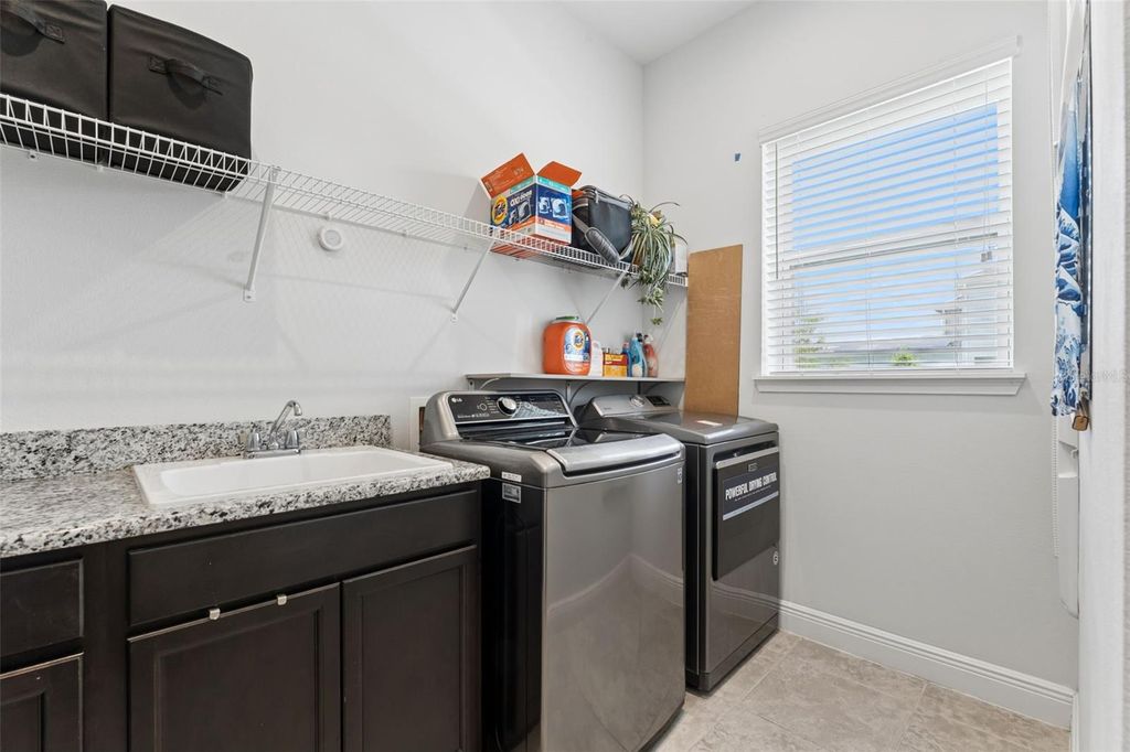 Image 33 of property listing at 8033 NEMOURS PARKWAY, Orlando, FL 32827
