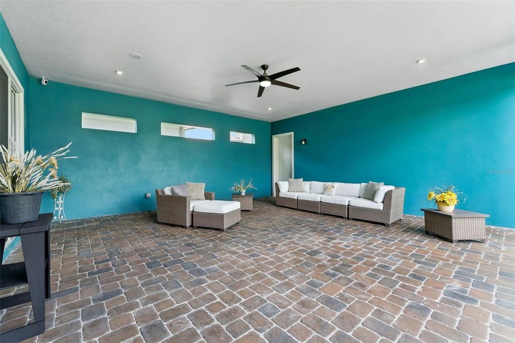 Image 37 of property listing at 8033 NEMOURS PARKWAY, Orlando, FL 32827