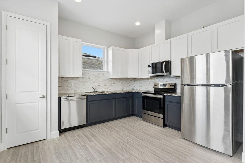 Image 40 of property listing at 8033 NEMOURS PARKWAY, Orlando, FL 32827