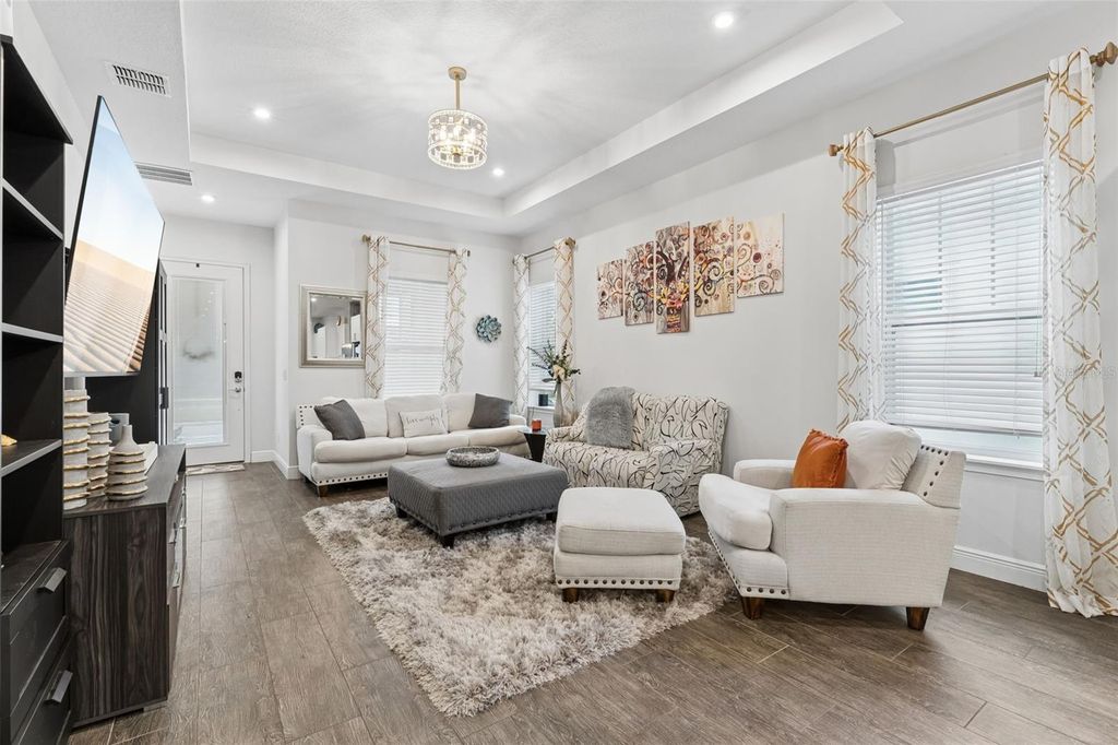 Image 5 of property listing at 8033 NEMOURS PARKWAY, Orlando, FL 32827