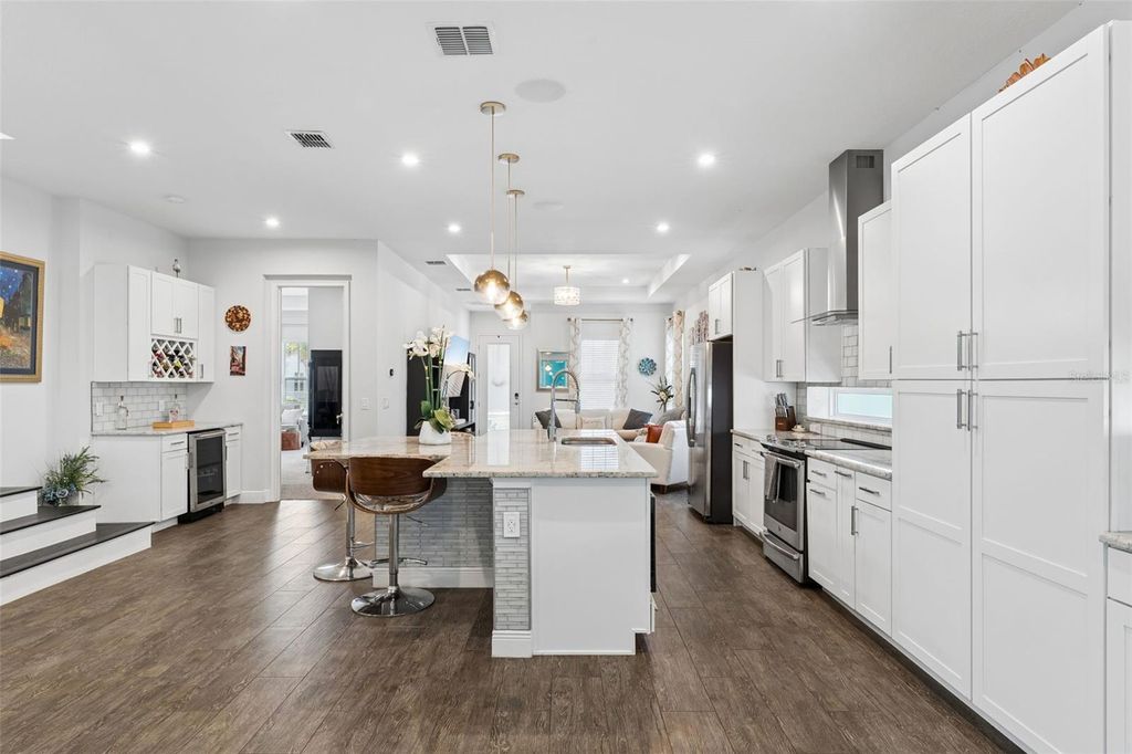 Image 9 of property listing at 8033 NEMOURS PARKWAY, Orlando, FL 32827