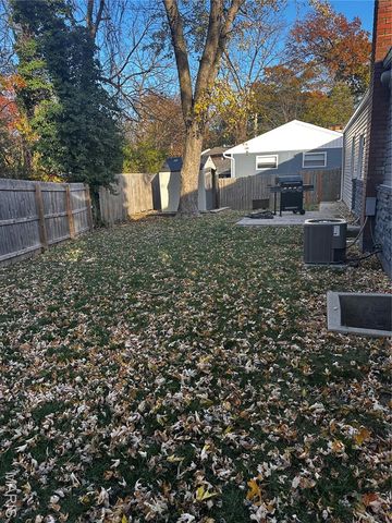 1 Dickson Court, Kirkwood, MO 63122