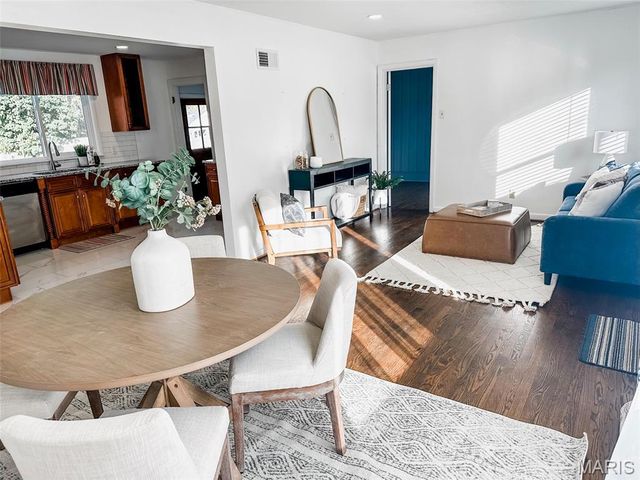 1 Dickson Court, Kirkwood, MO 63122