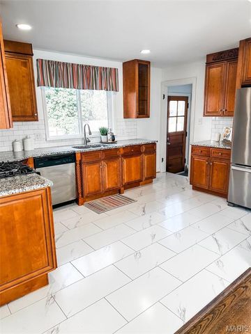 1 Dickson Court, Kirkwood, MO 63122