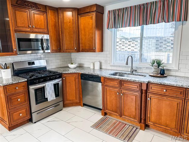 1 Dickson Court, Kirkwood, MO 63122