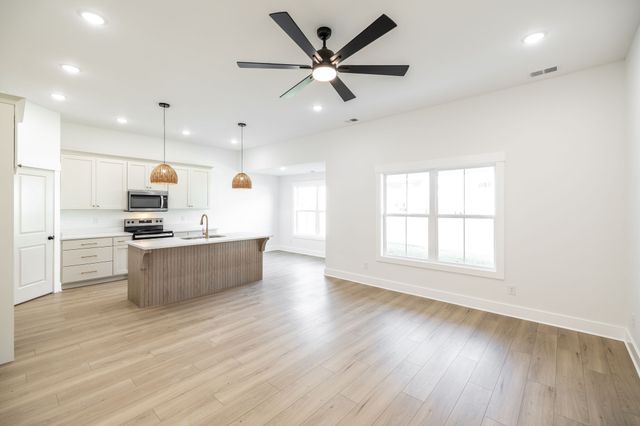 2106 Rylee Way, Greenbrier, TN 37073