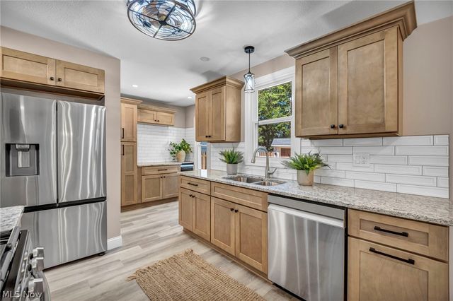 2368 Eardley Road, University Heights, OH 44118