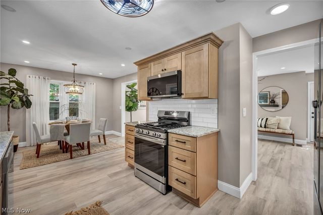 2368 Eardley Road, University Heights, OH 44118