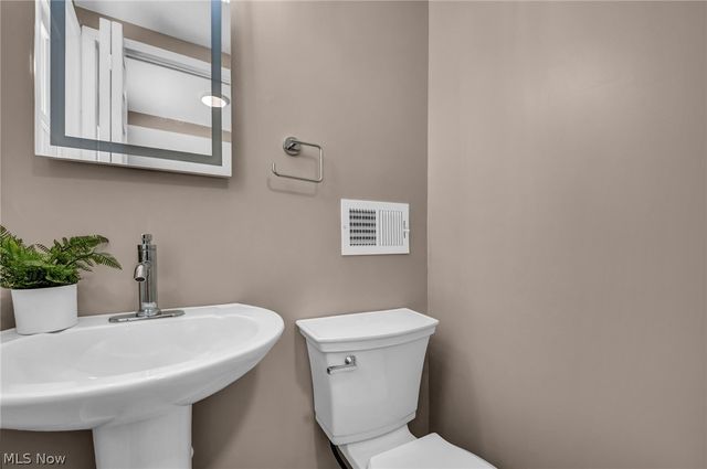2368 Eardley Road, University Heights, OH 44118