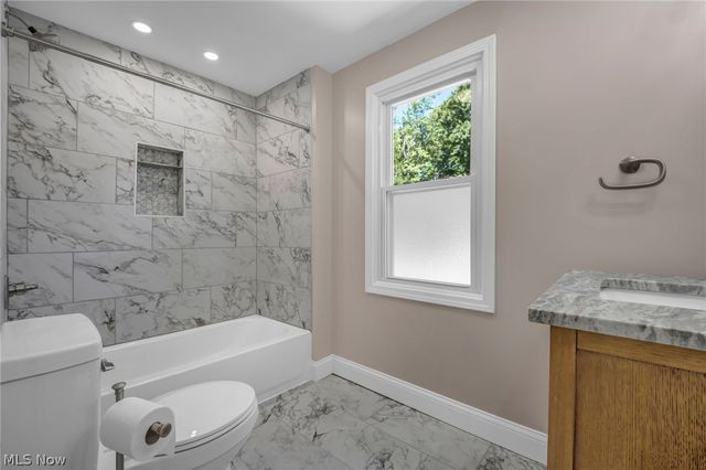 2368 Eardley Road, University Heights, OH 44118