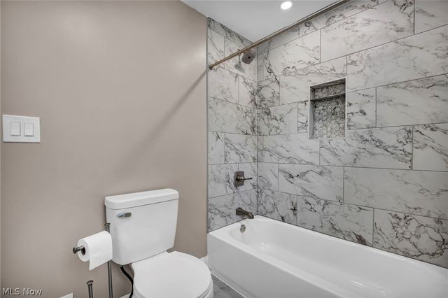 2368 Eardley Road, University Heights, OH 44118