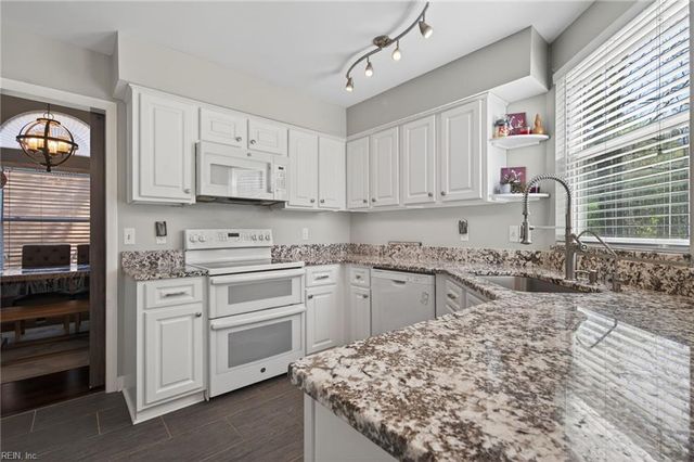 3245 Twinflower LN, Virginia Beach, VA 23453