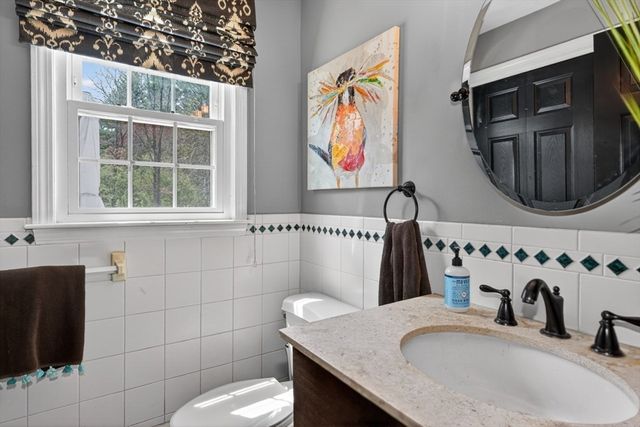 15 Bullard St, Holliston, MA 01746