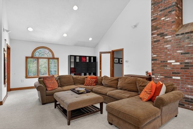 15 Bullard St, Holliston, MA 01746