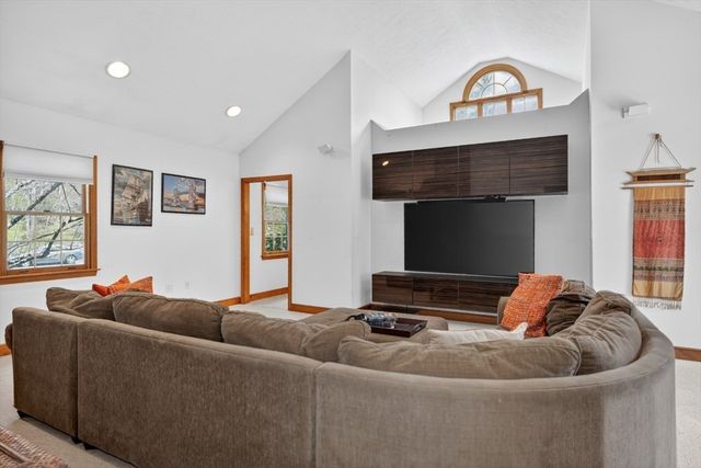 15 Bullard St, Holliston, MA 01746