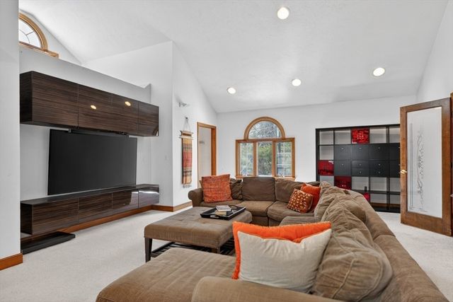 15 Bullard St, Holliston, MA 01746