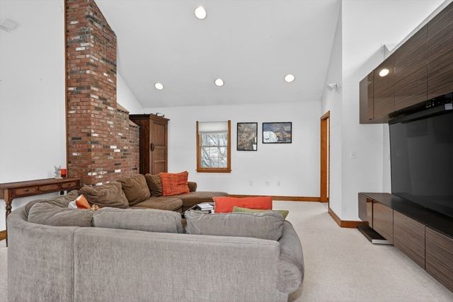 15 Bullard St, Holliston, MA 01746