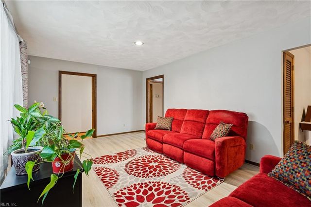 77 Tide Mill LN, Hampton, VA 23666