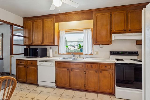 77 Tide Mill LN, Hampton, VA 23666