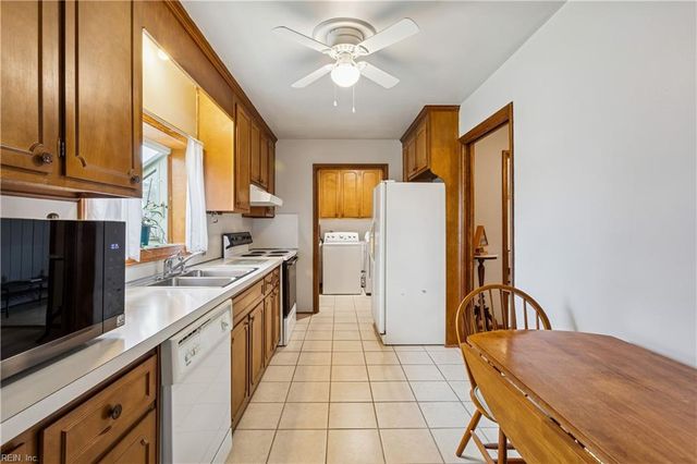 77 Tide Mill LN, Hampton, VA 23666